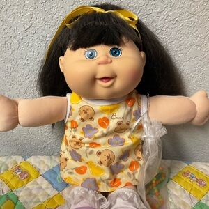 Cabbage Patch Kid Girl WCT-11K Dark Brown Cornsilk Ponytail Blue Eyes 2015